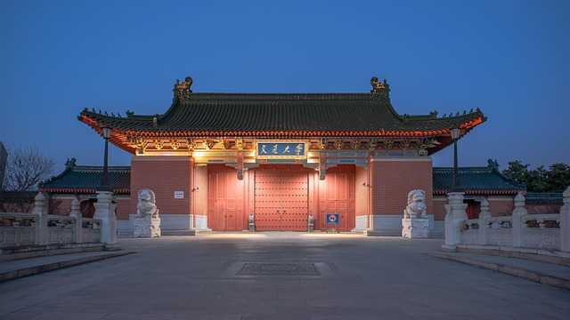 현대문학사 완벽 가이드: 주요 작가와 흐름 분석